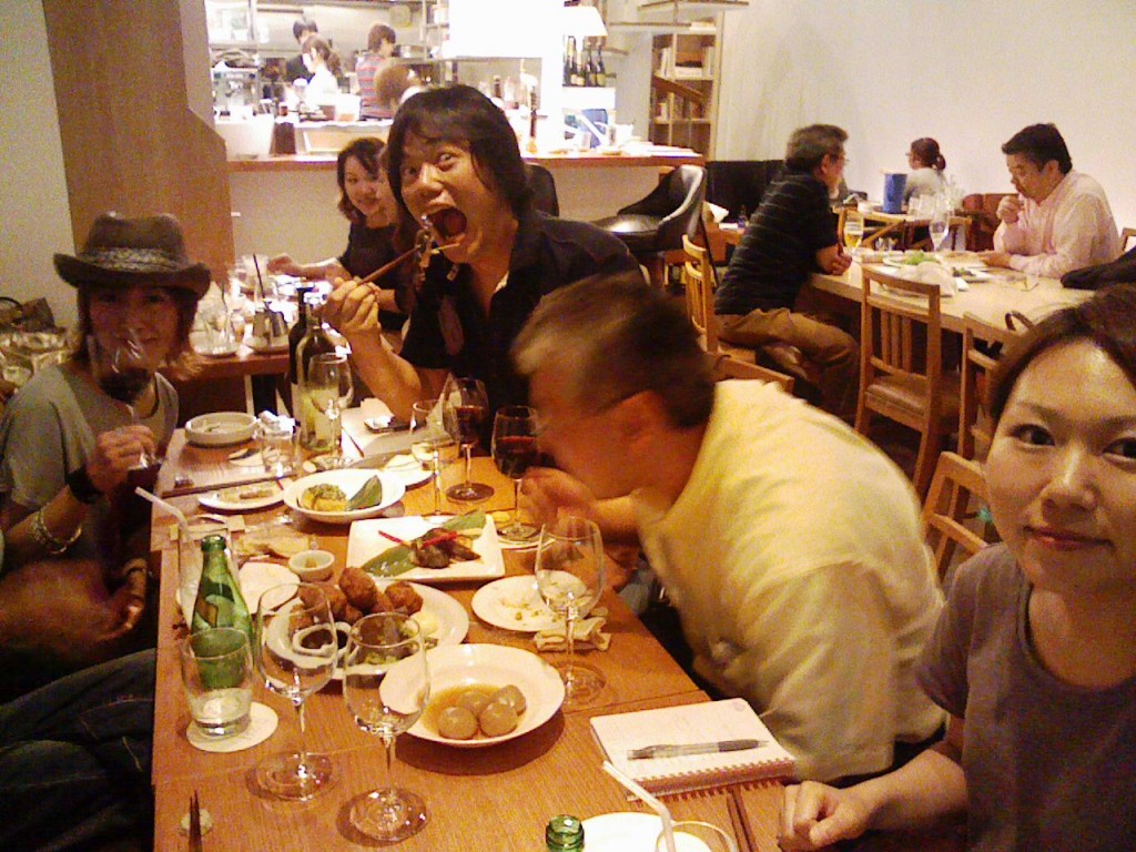 右から企画の山口さん、GMの中村さん、プレスの渋井さん